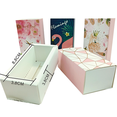 Kleurrijke Schoonheidsmiddelen die van de de Giftdoos van de Dooslippenstift de Toebehorendoos inpakken