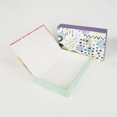Kledingopslag Papierdoos Recyclebaar en aangepast voor kleurrijk drukken Geschenkenverpakking