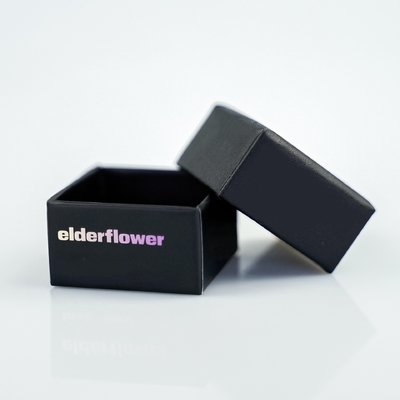 Custom Logo Rigid Cardboard Mini Juweliersdoos met PVC Accessoires Plastic Material Structure